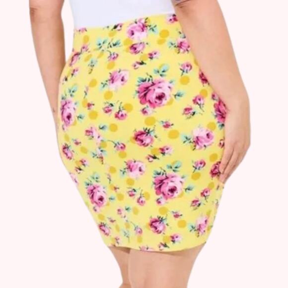 Betsey Johnson Mini Studio Ruched Skirt and Cardigan 2 pc set New Size 1X - Picture 2 of 6